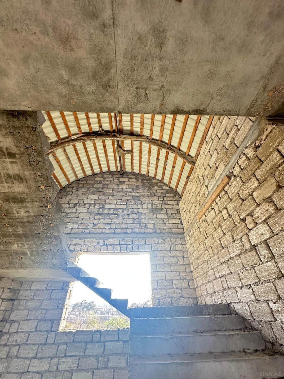 Satılır 9 otaqlı həyət evi 200 m²