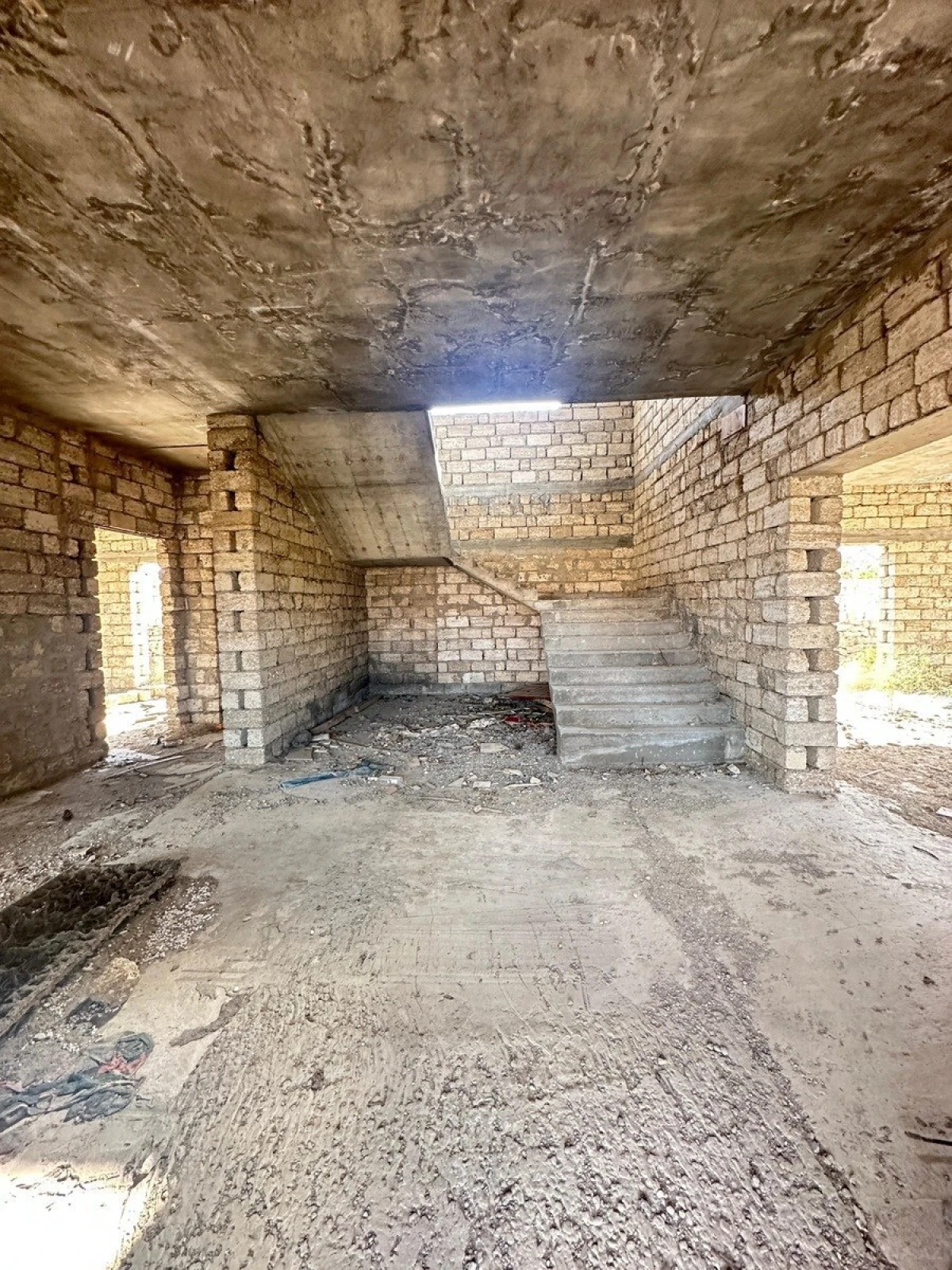 Satılır 9 otaqlı həyət evi 200 m²