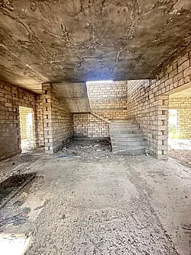 Satılır 9 otaqlı həyət evi 200 m²