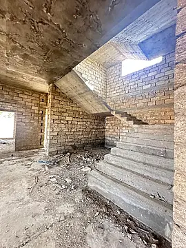 Satılır 9 otaqlı həyət evi 200 m²