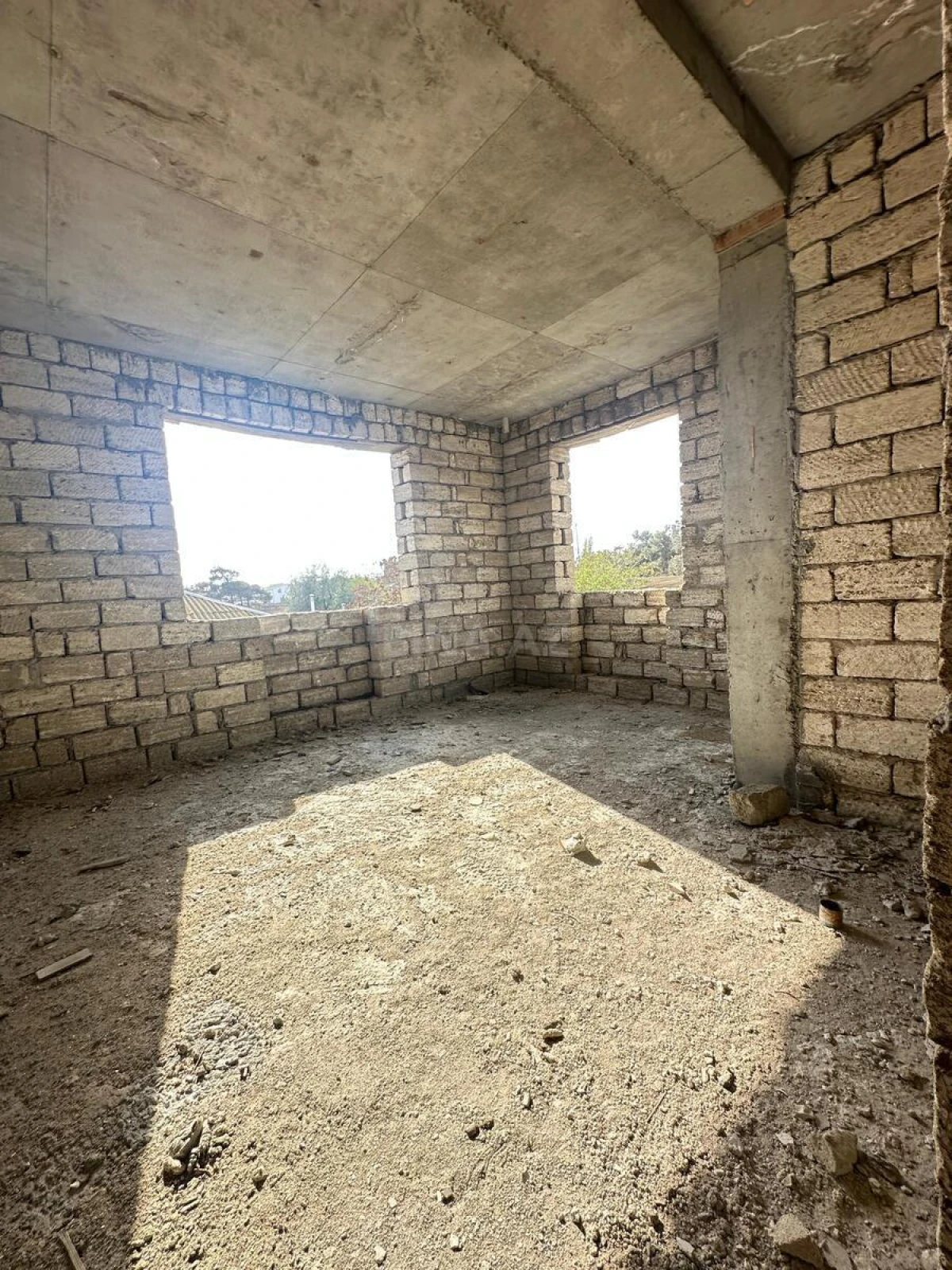 Satılır 9 otaqlı həyət evi 200 m²