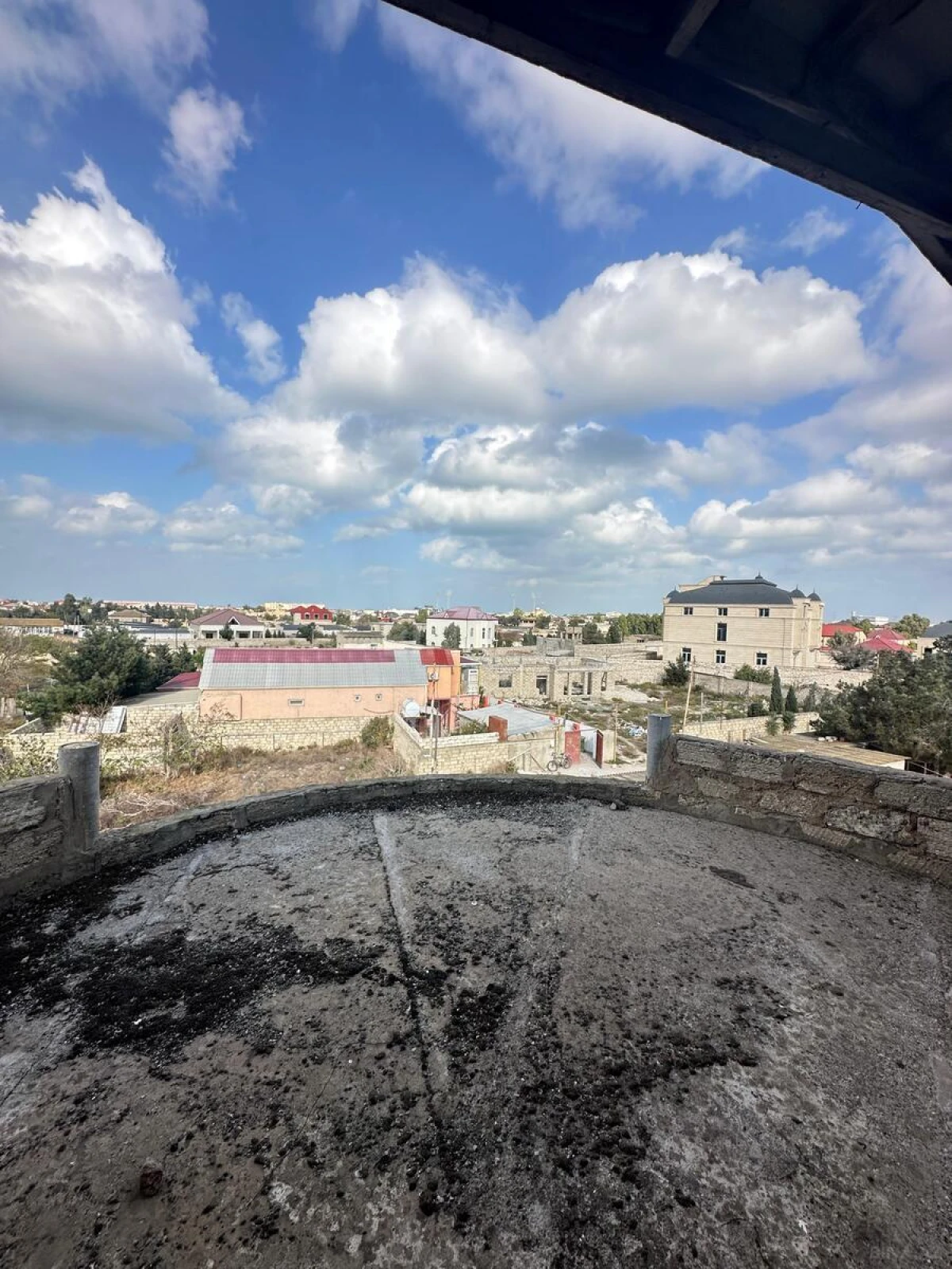 Satılır 9 otaqlı həyət evi 200 m²