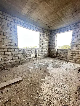 Satılır 9 otaqlı həyət evi 200 m²