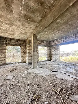 Satılır 9 otaqlı həyət evi 200 m²