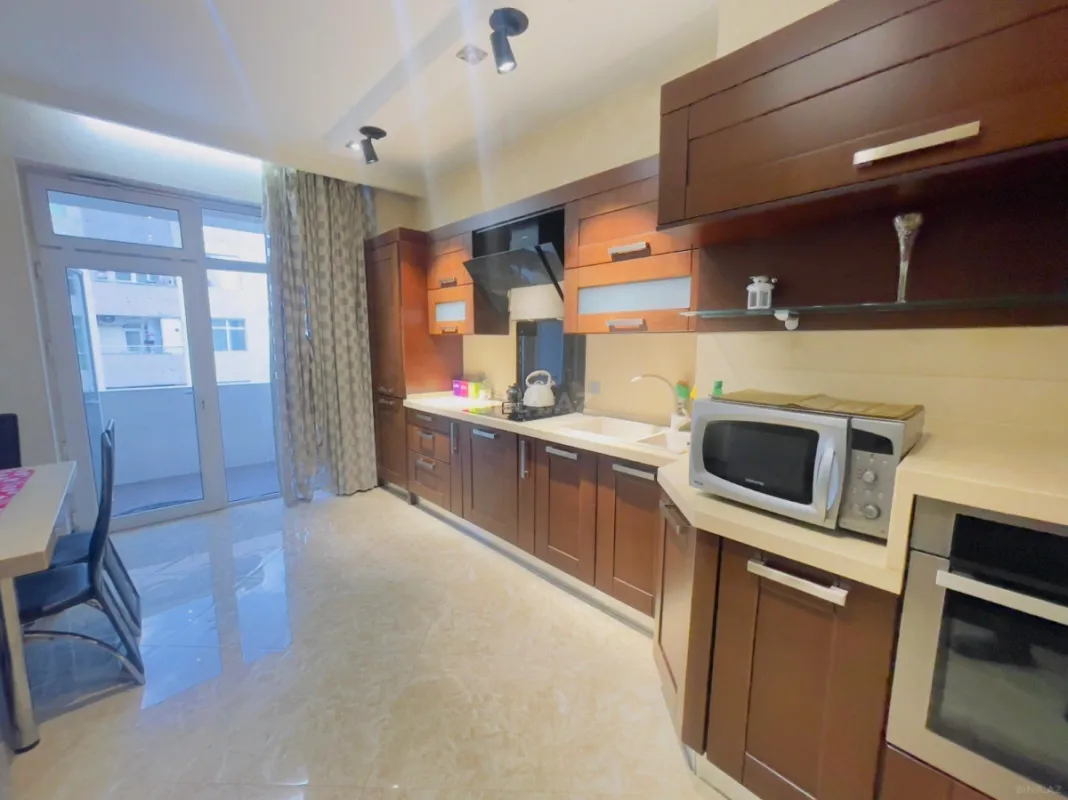 Satılır 3 otaqlı mənzil 116 m²