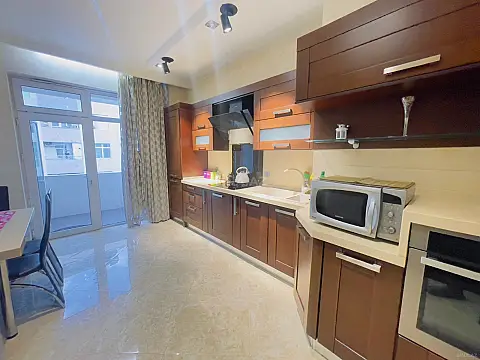 Satılır 3 otaqlı mənzil 116 m²