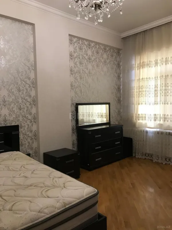 Satılır 5 otaqlı mənzil 217 m²