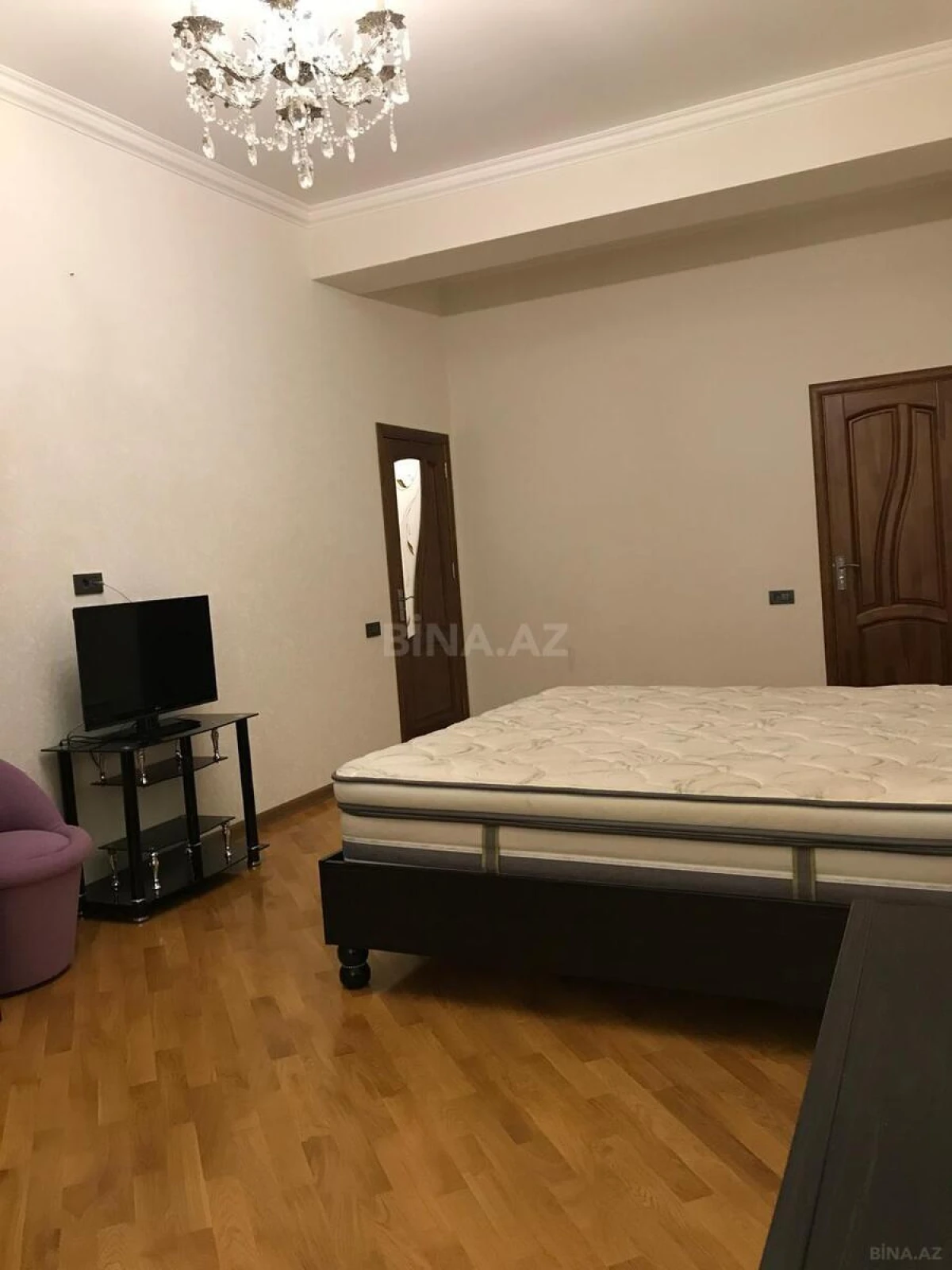 Satılır 5 otaqlı mənzil 217 m²