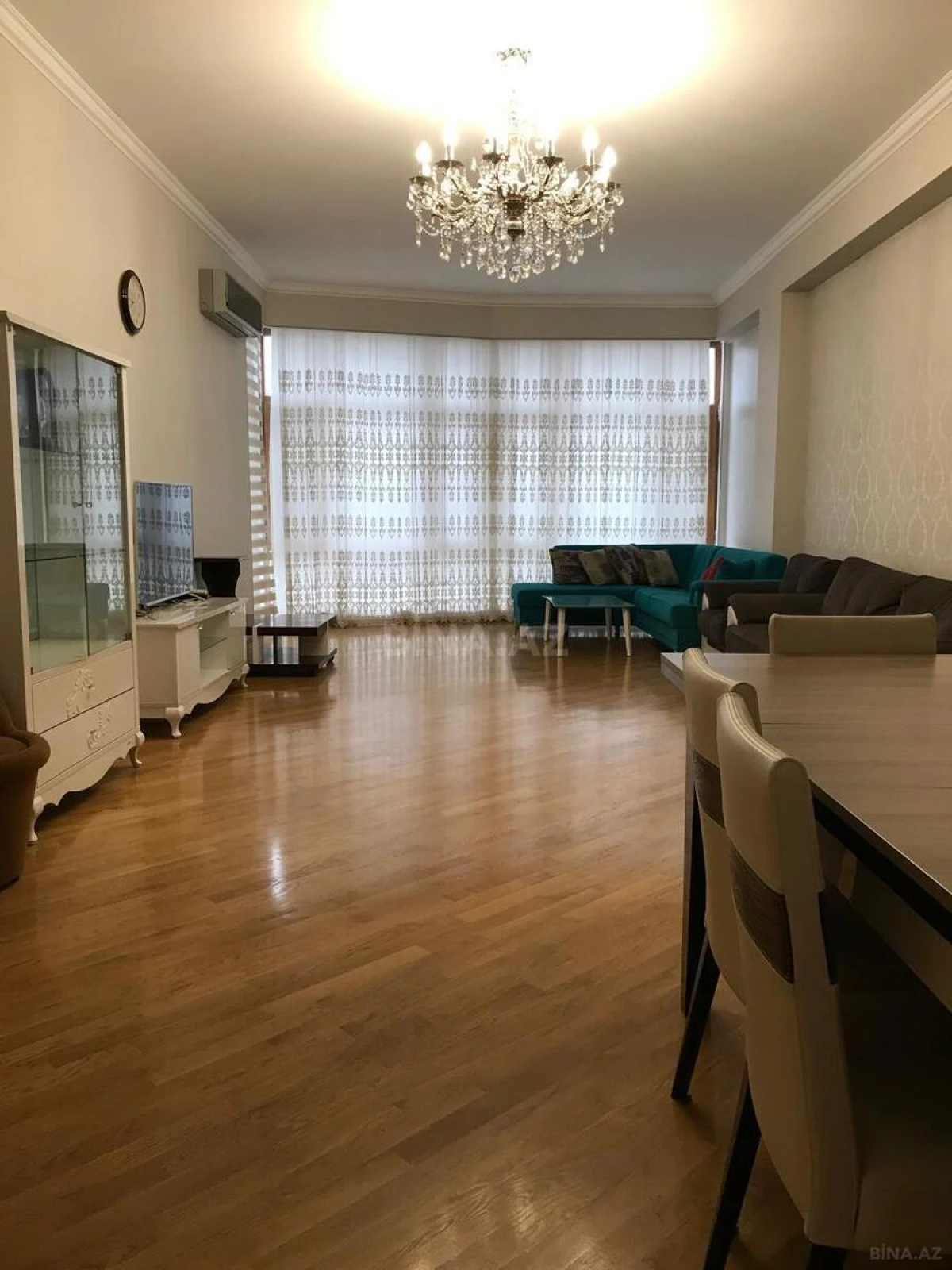 Satılır 5 otaqlı mənzil 217 m²