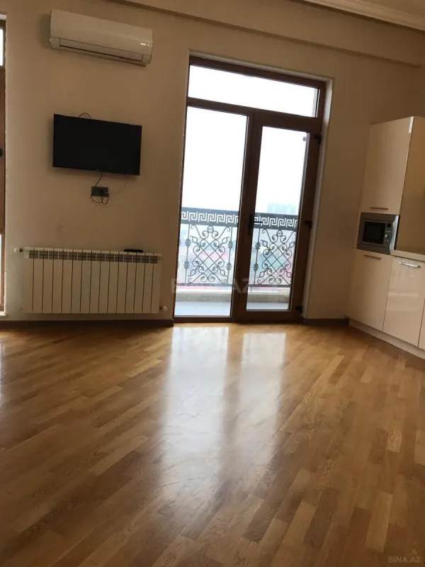 Satılır 5 otaqlı mənzil 217 m²