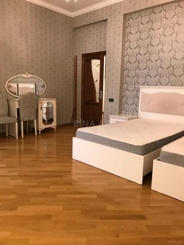Satılır 5 otaqlı mənzil 217 m²