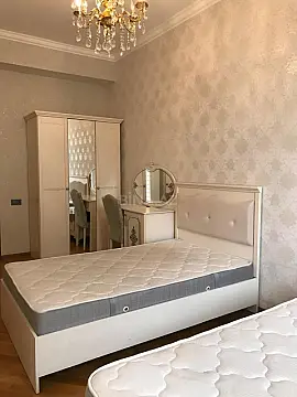 Satılır 5 otaqlı mənzil 217 m²