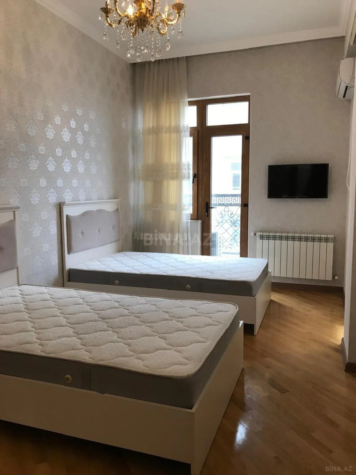 Satılır 5 otaqlı mənzil 217 m²