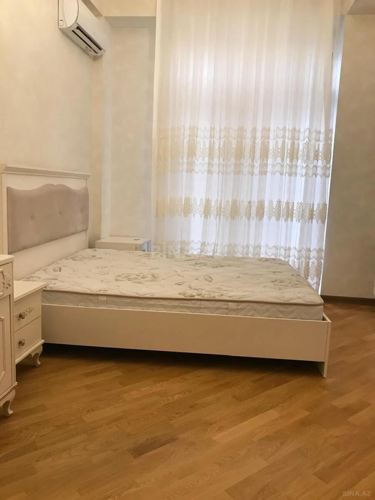 Satılır 5 otaqlı mənzil 217 m²