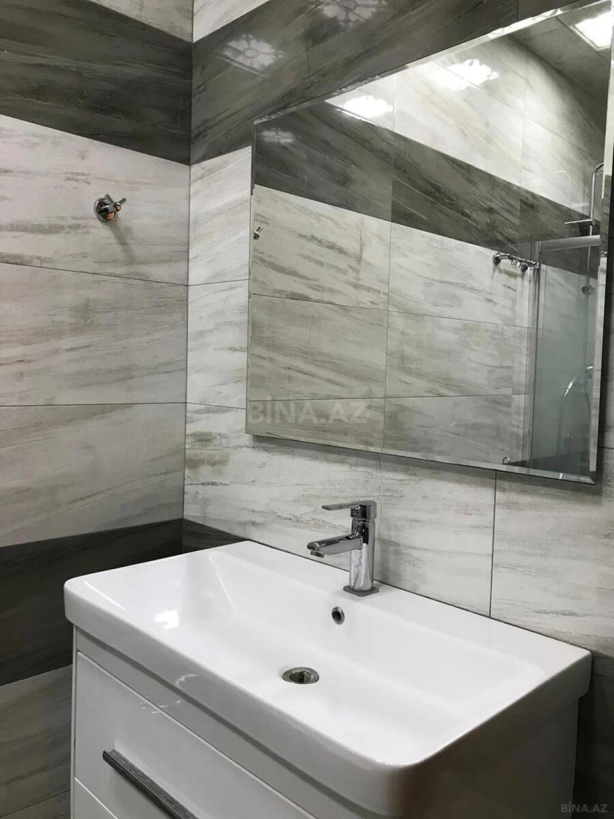 Satılır 5 otaqlı mənzil 217 m²