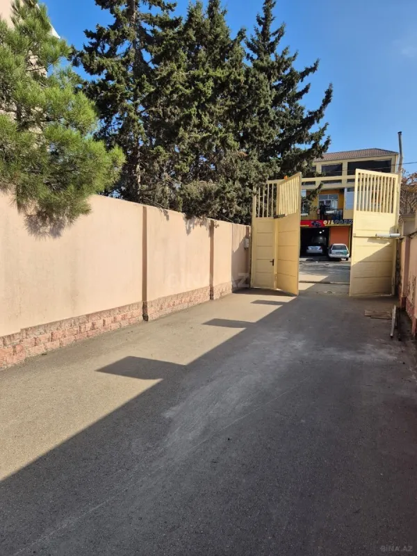 Satılır 8 otaqlı həyət evi 410 m²