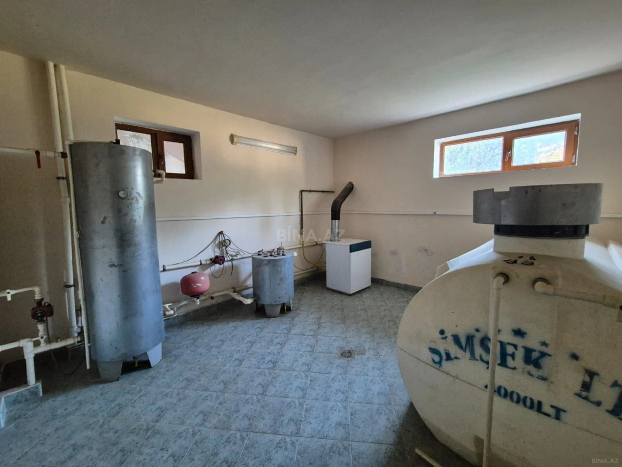 Satılır 8 otaqlı həyət evi 410 m²