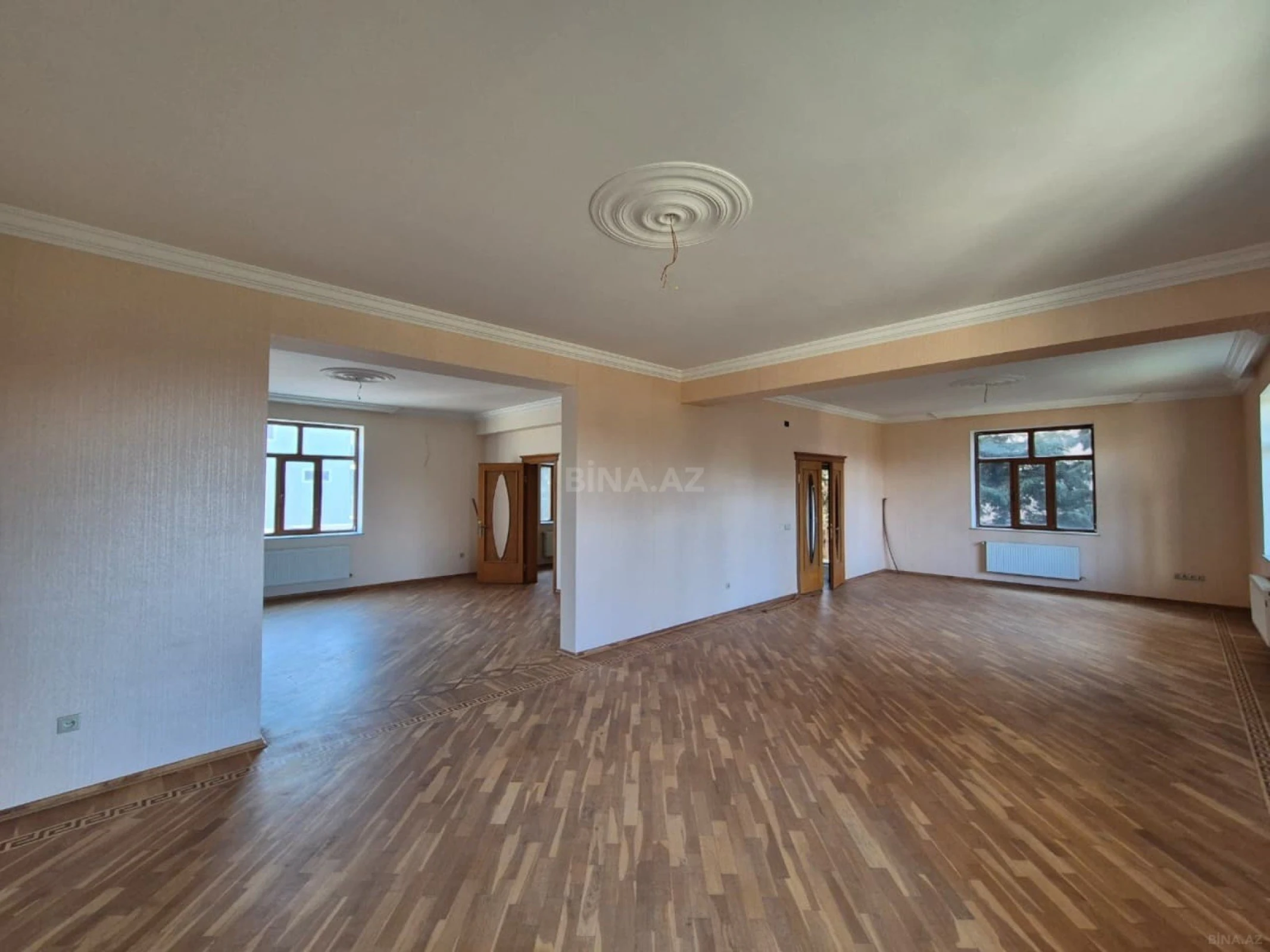 Satılır 8 otaqlı həyət evi 410 m²