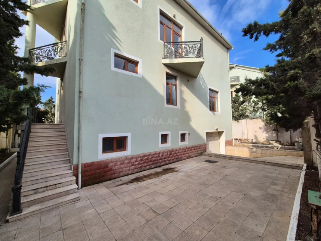 Satılır 8 otaqlı həyət evi 410 m²