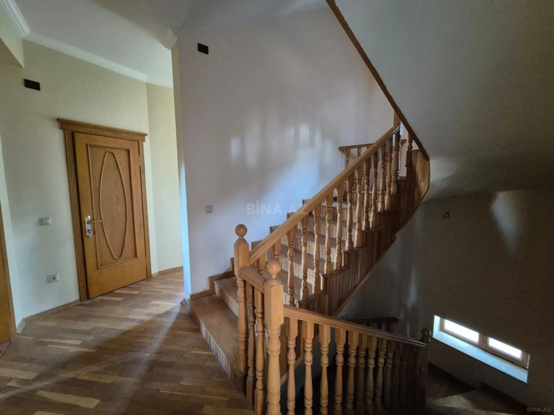 Satılır 8 otaqlı həyət evi 410 m²