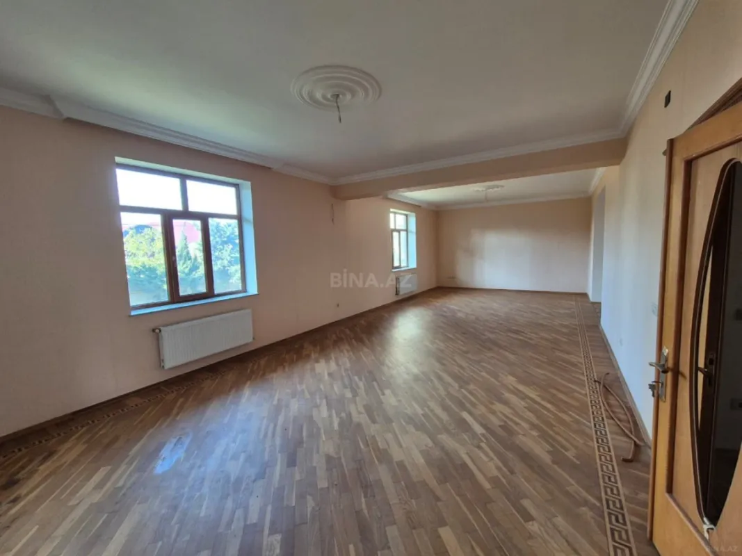 Satılır 8 otaqlı həyət evi 410 m²