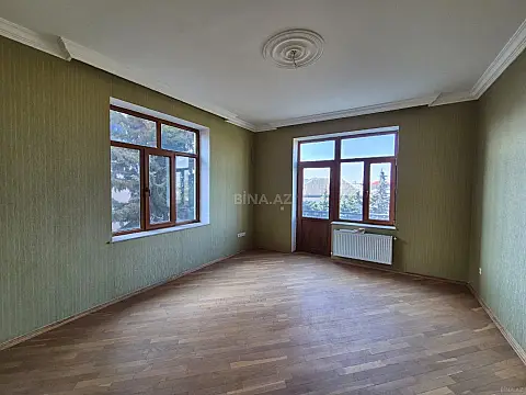 Satılır 8 otaqlı həyət evi 410 m²