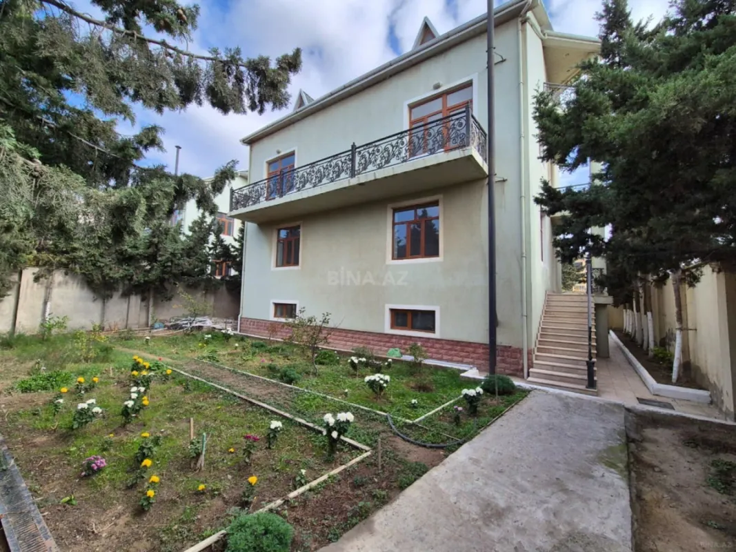 Satılır 8 otaqlı həyət evi 410 m²