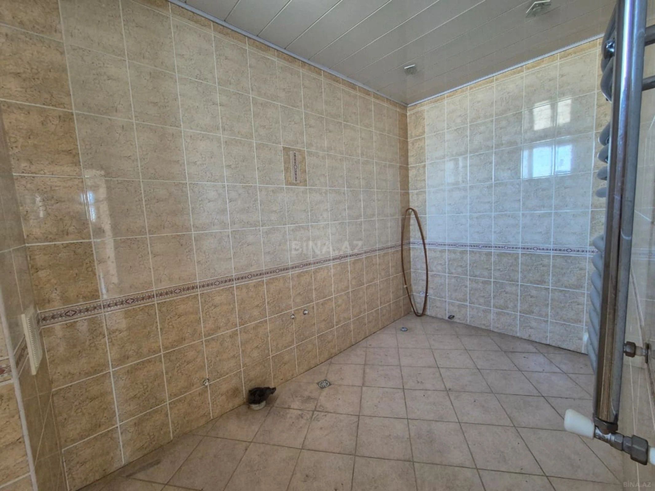 Satılır 8 otaqlı həyət evi 410 m²