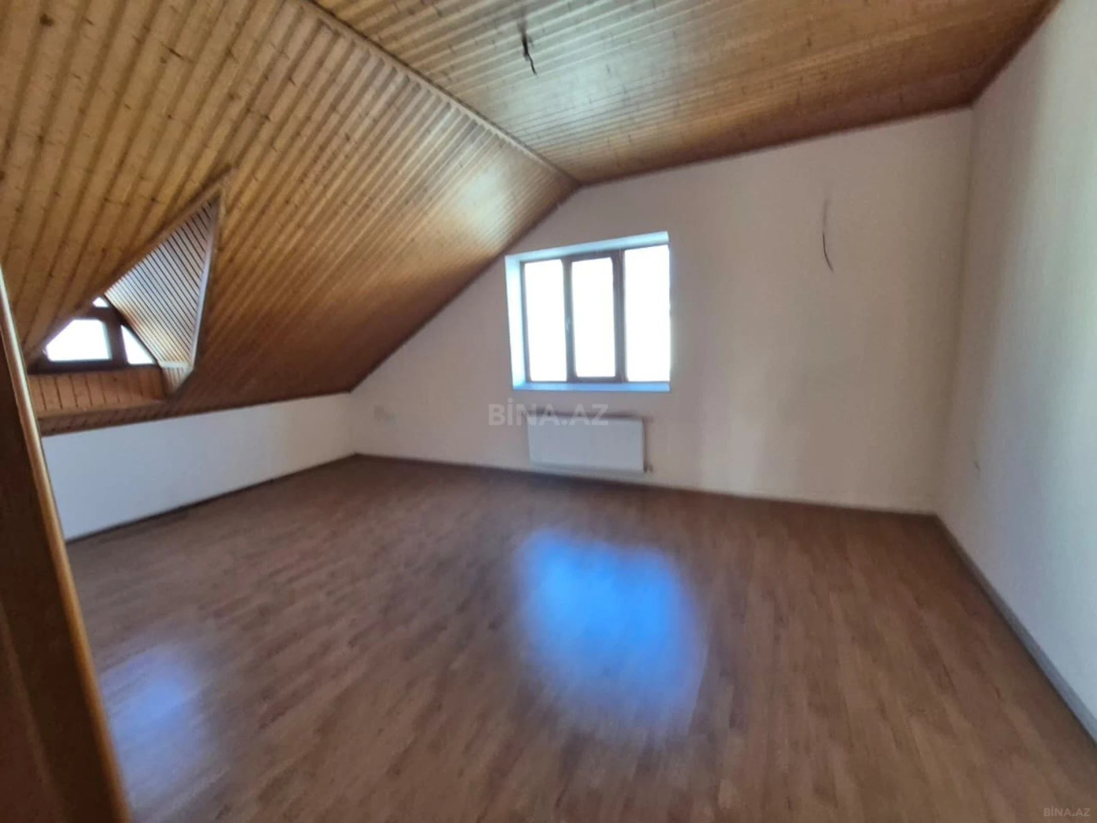 Satılır 8 otaqlı həyət evi 410 m²