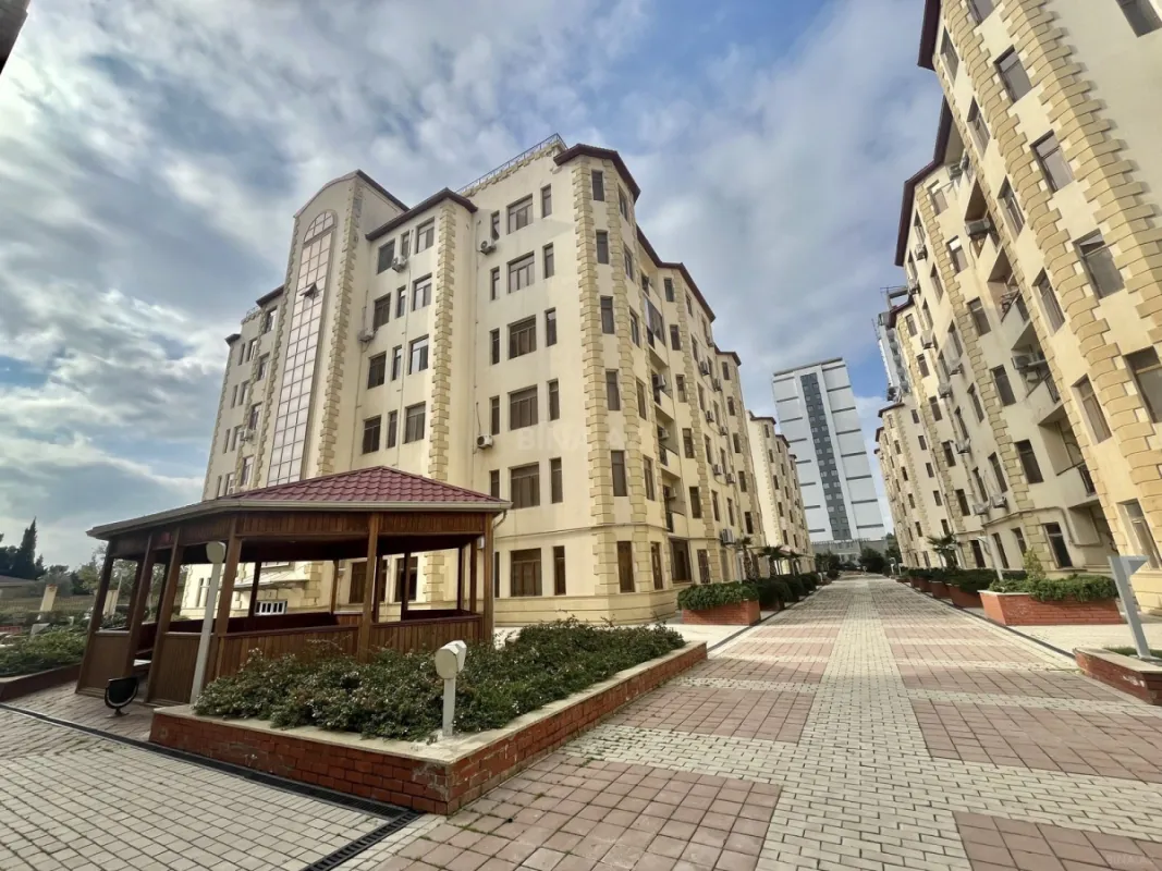 Satılır 3 otaqlı mənzil 145 m²
