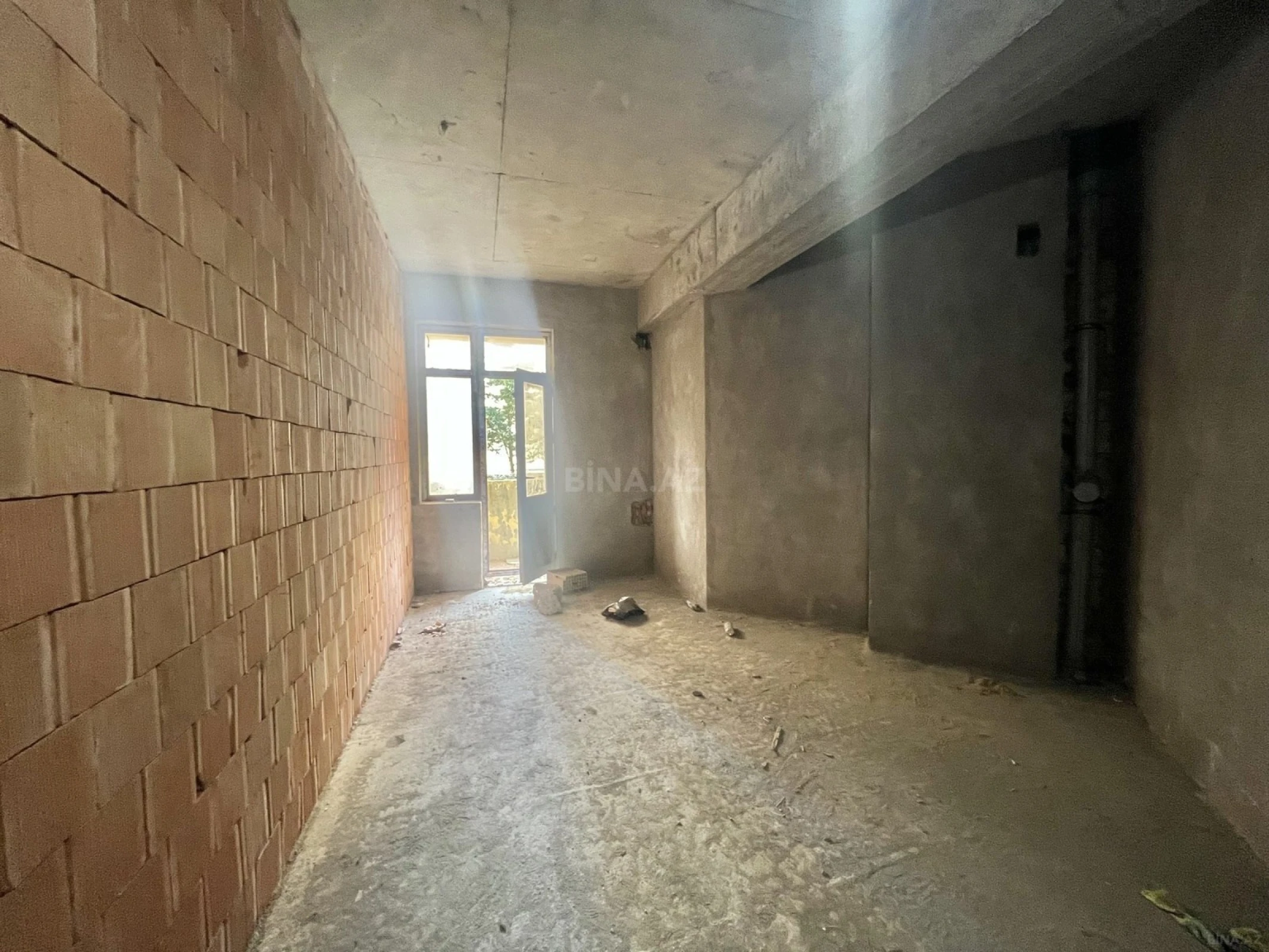 Satılır 3 otaqlı mənzil 145 m²