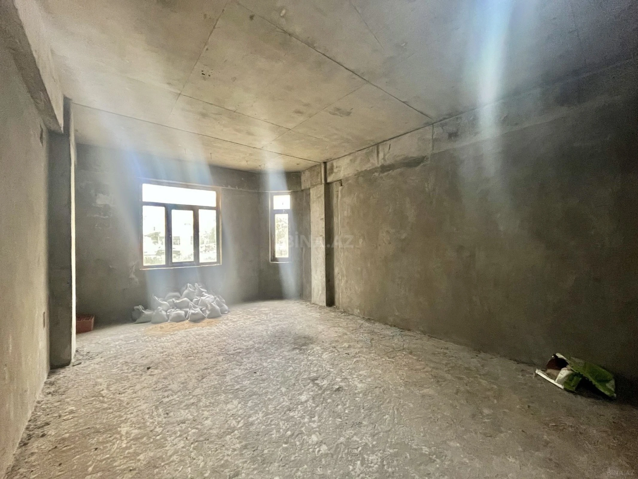 Satılır 3 otaqlı mənzil 145 m²