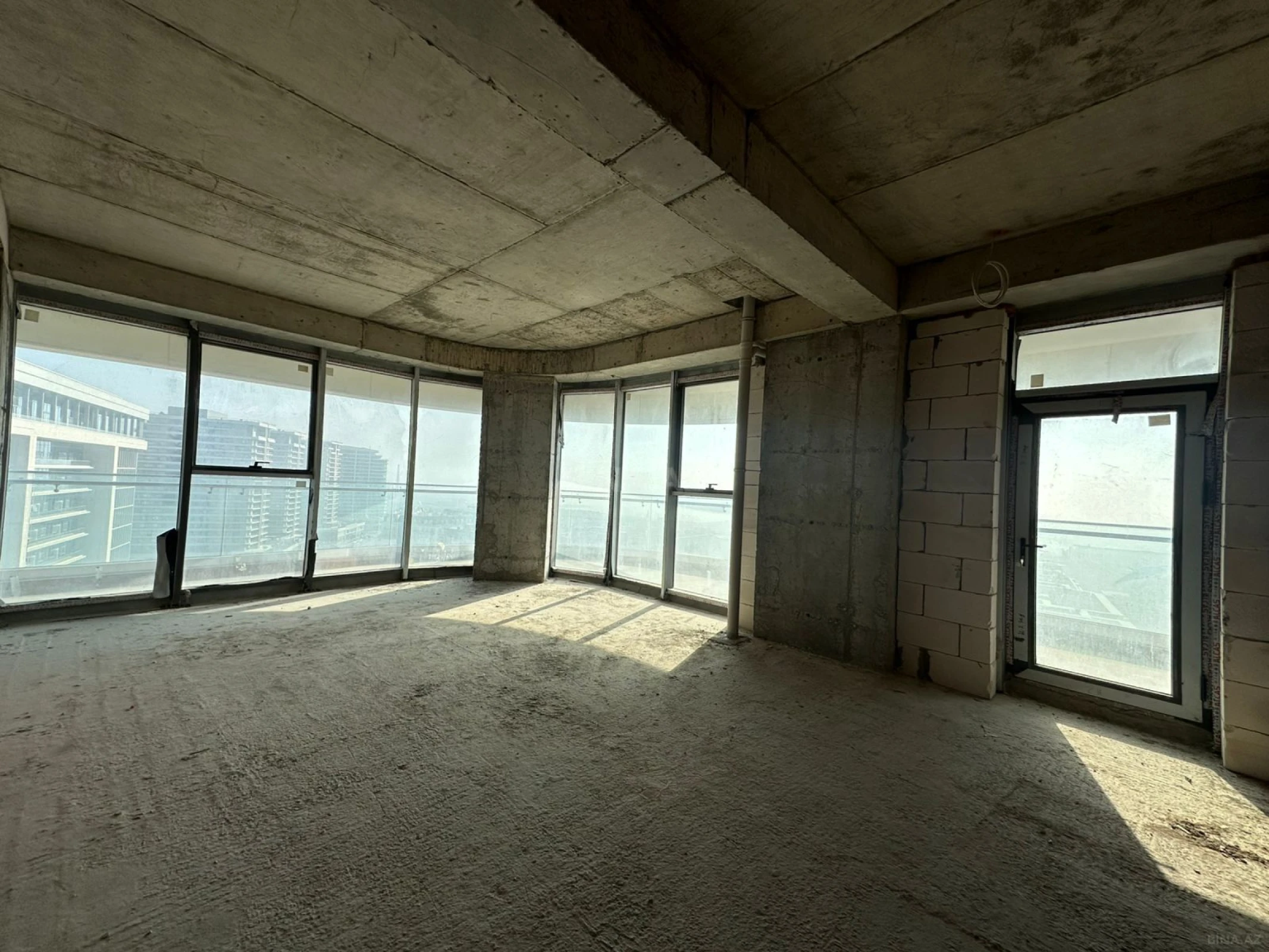 Satılır 4 otaqlı mənzil 224 m²