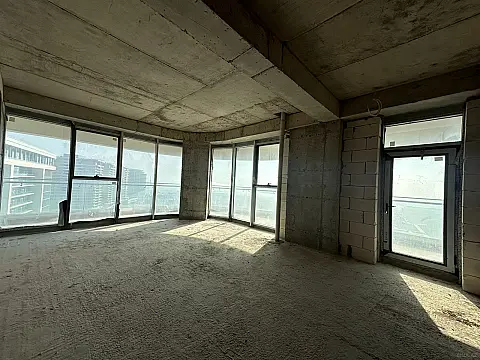 Satılır 4 otaqlı mənzil 224 m²