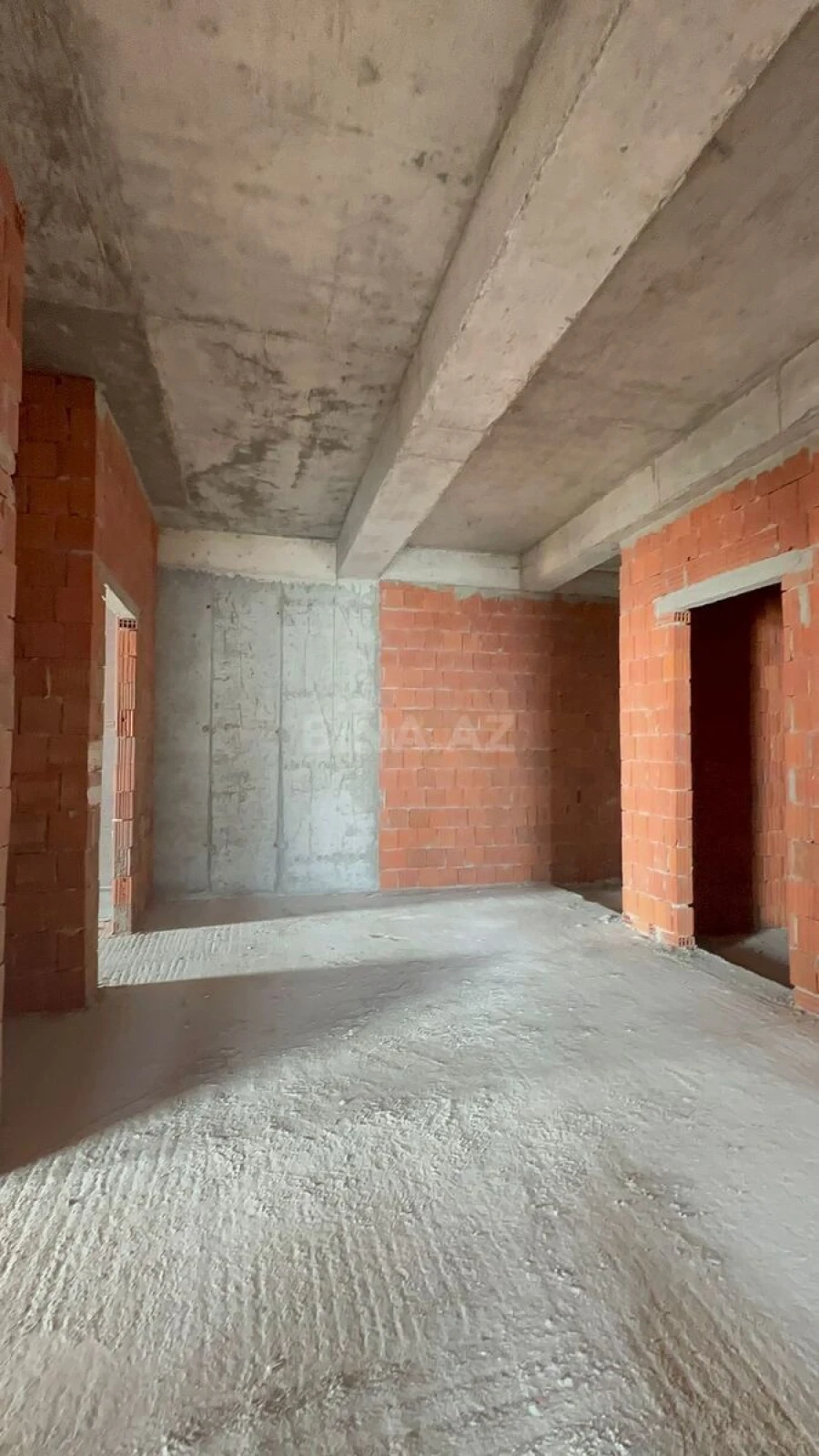 Satılır 4 otaqlı mənzil 224 m²