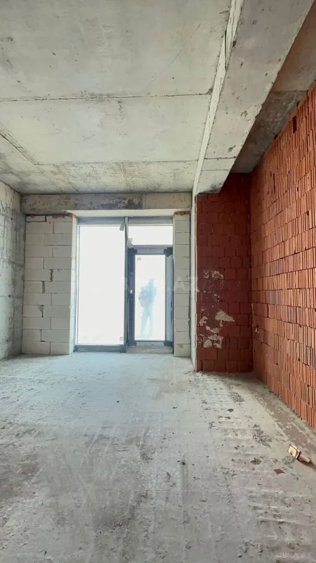 Satılır 4 otaqlı mənzil 224 m²