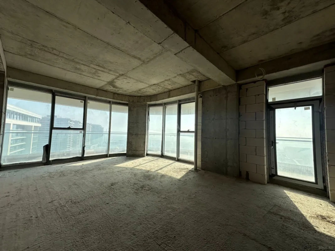 Satılır 4 otaqlı mənzil 224 m²