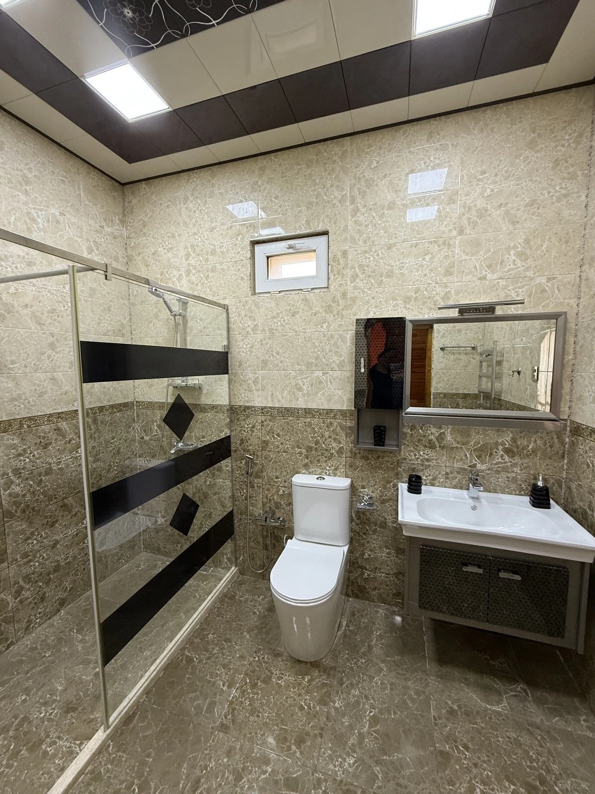 Satılır 7 otaqlı həyət evi 700 m²