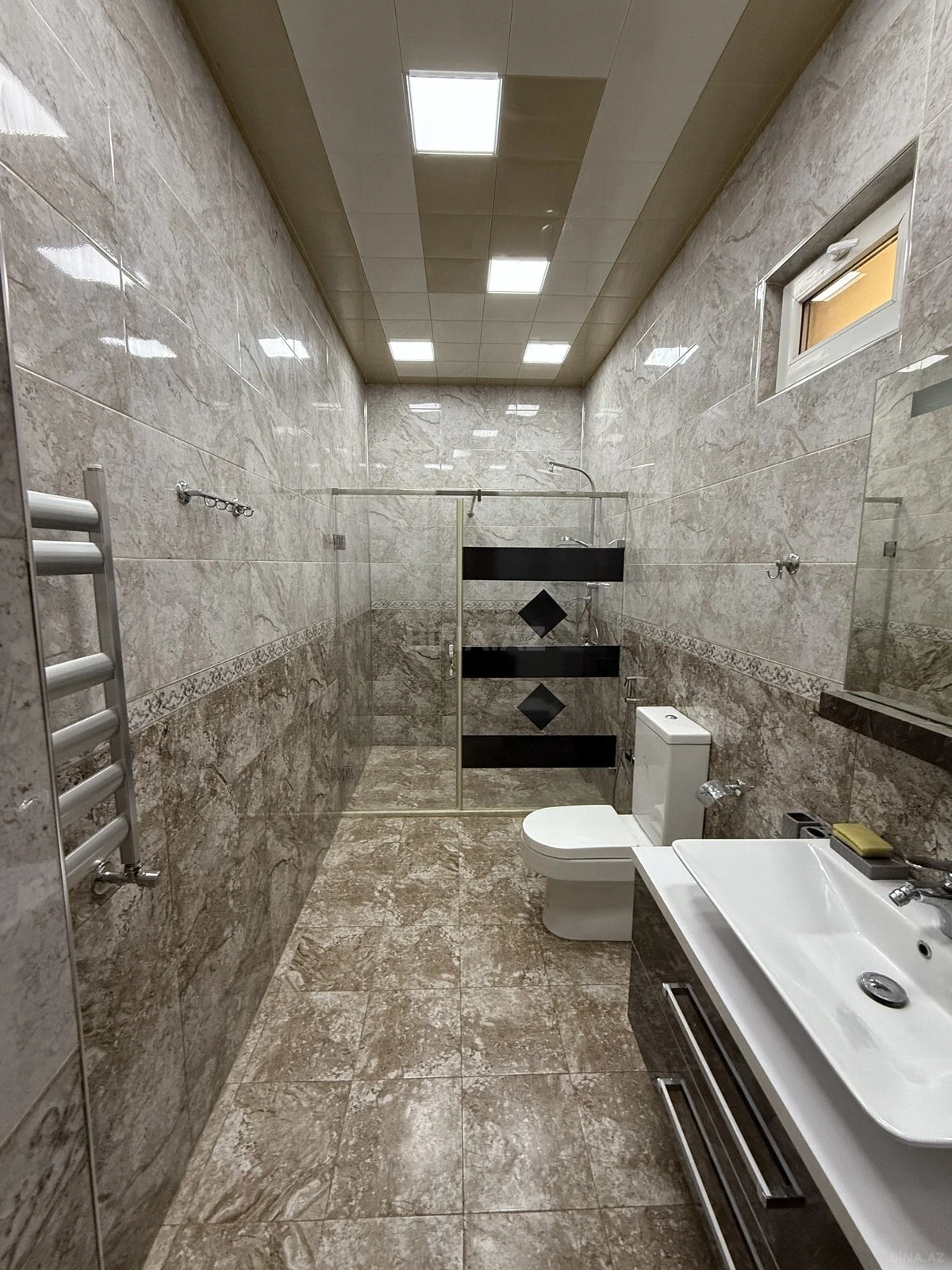 Satılır 7 otaqlı həyət evi 700 m²