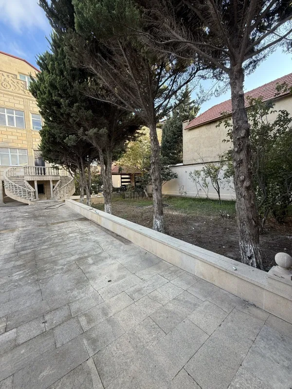 Satılır 7 otaqlı həyət evi 700 m²