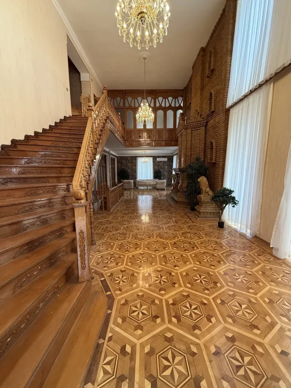 Satılır 7 otaqlı həyət evi 700 m²