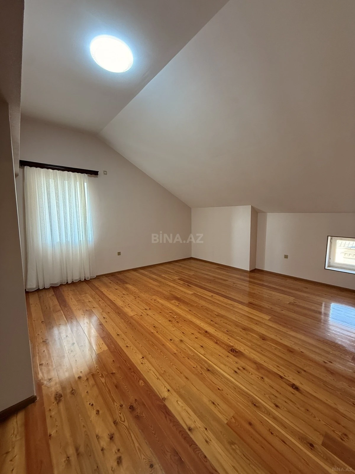 Satılır 7 otaqlı həyət evi 700 m²