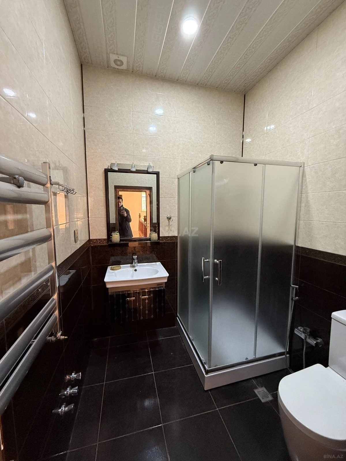 Satılır 7 otaqlı həyət evi 700 m²