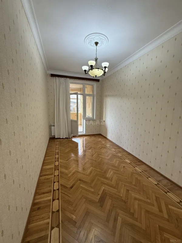 Satılır 7 otaqlı həyət evi 700 m²