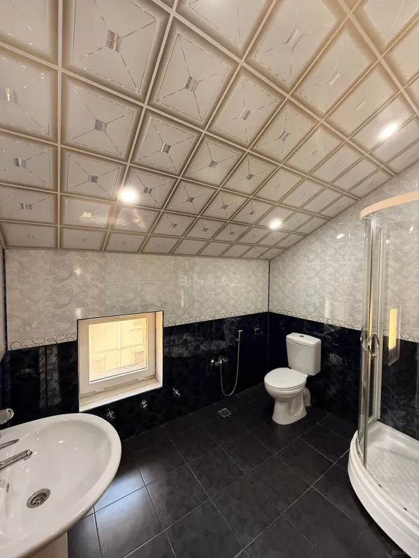 Satılır 7 otaqlı həyət evi 700 m²