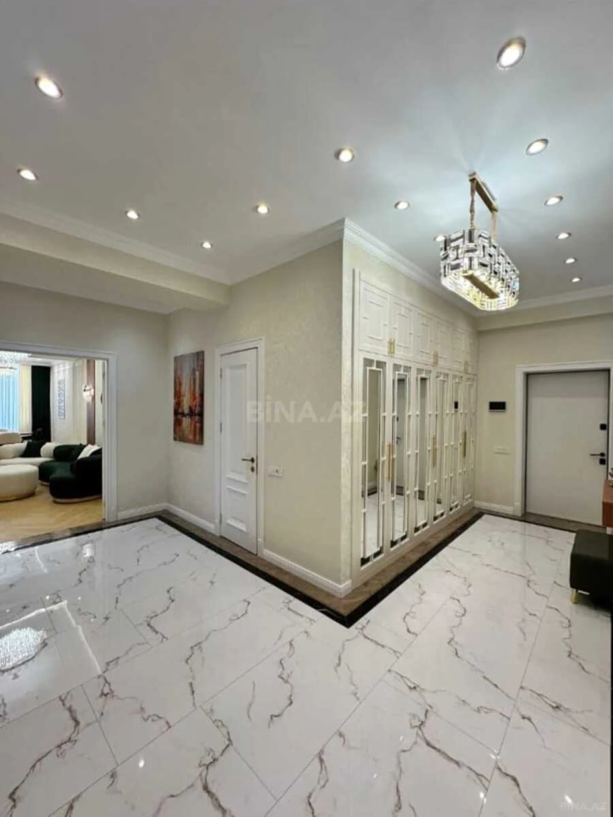 Satılır 3 otaqlı mənzil 101 m²