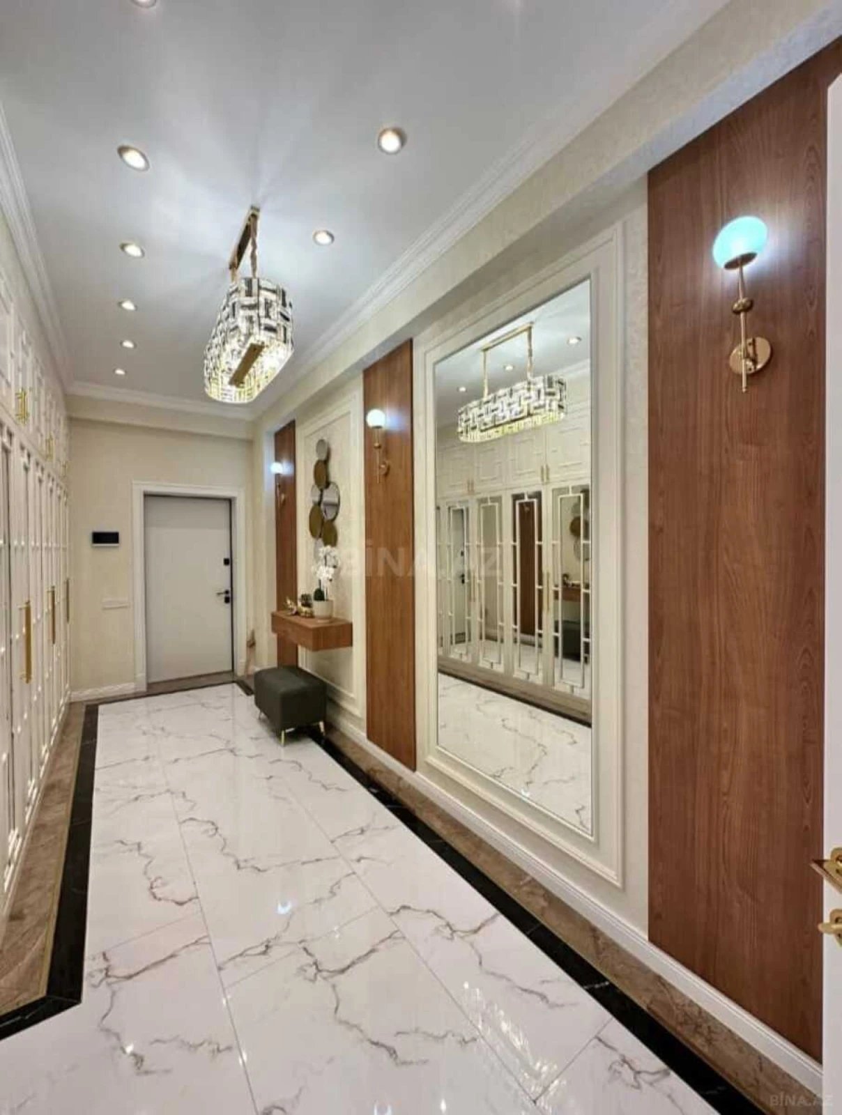 Satılır 3 otaqlı mənzil 101 m²