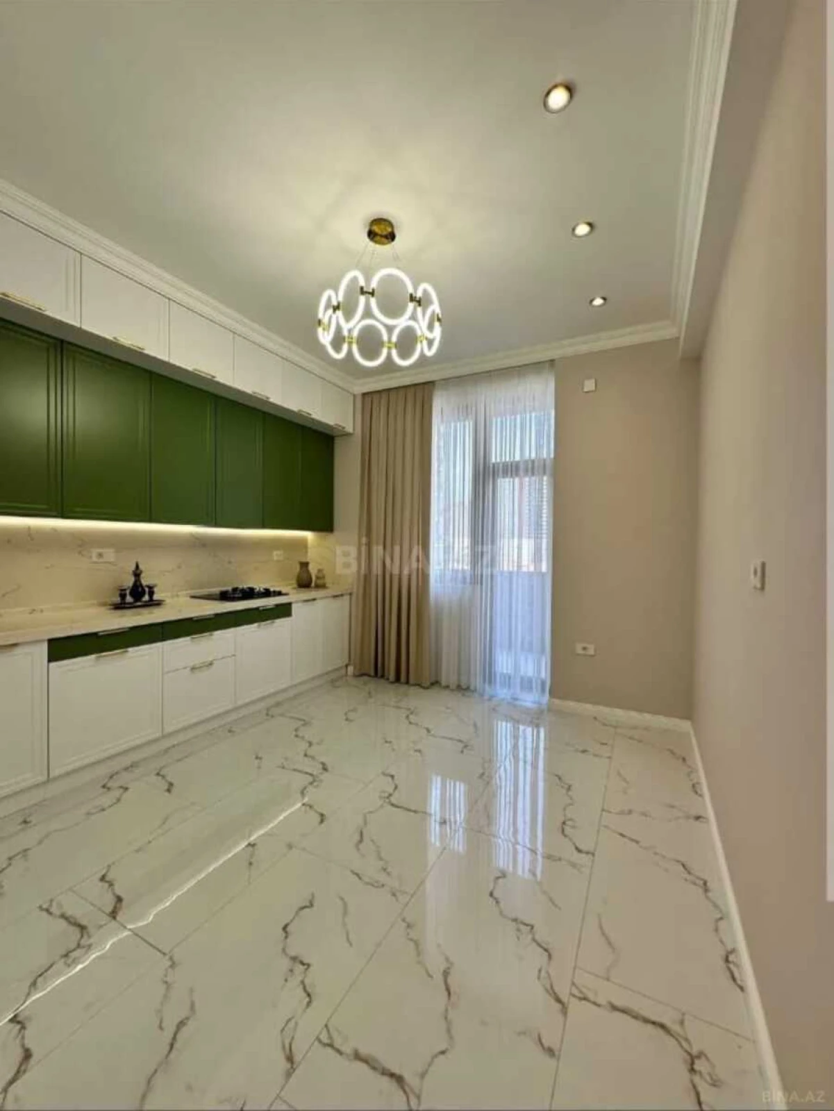 Satılır 3 otaqlı mənzil 101 m²