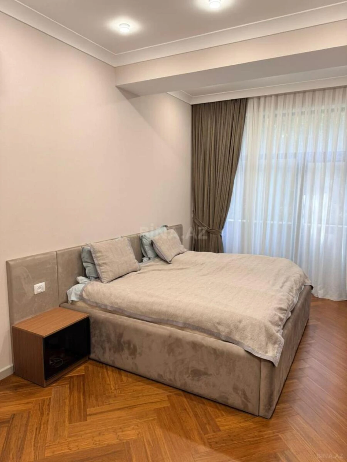 Satılır 3 otaqlı mənzil 126.5 m²