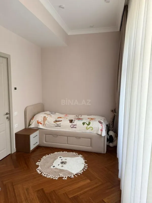 Satılır 3 otaqlı mənzil 126.5 m²